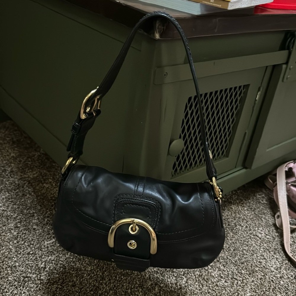 Vintage Coach Full Leather Snap close bag.  Amazing condition. Like new!